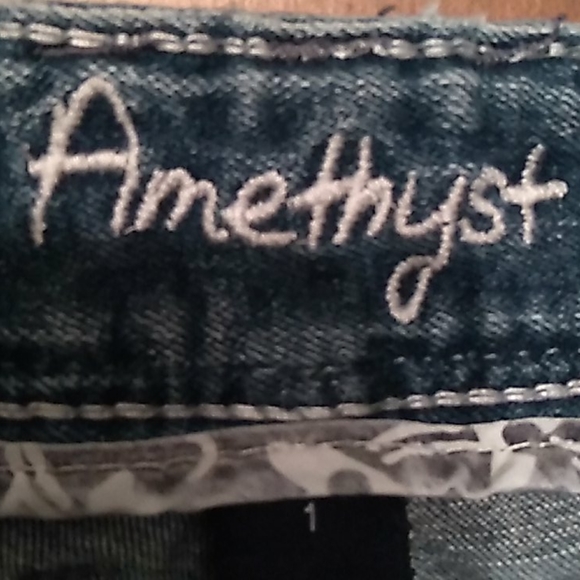Women's distressed jeans - Picture 5 of 9